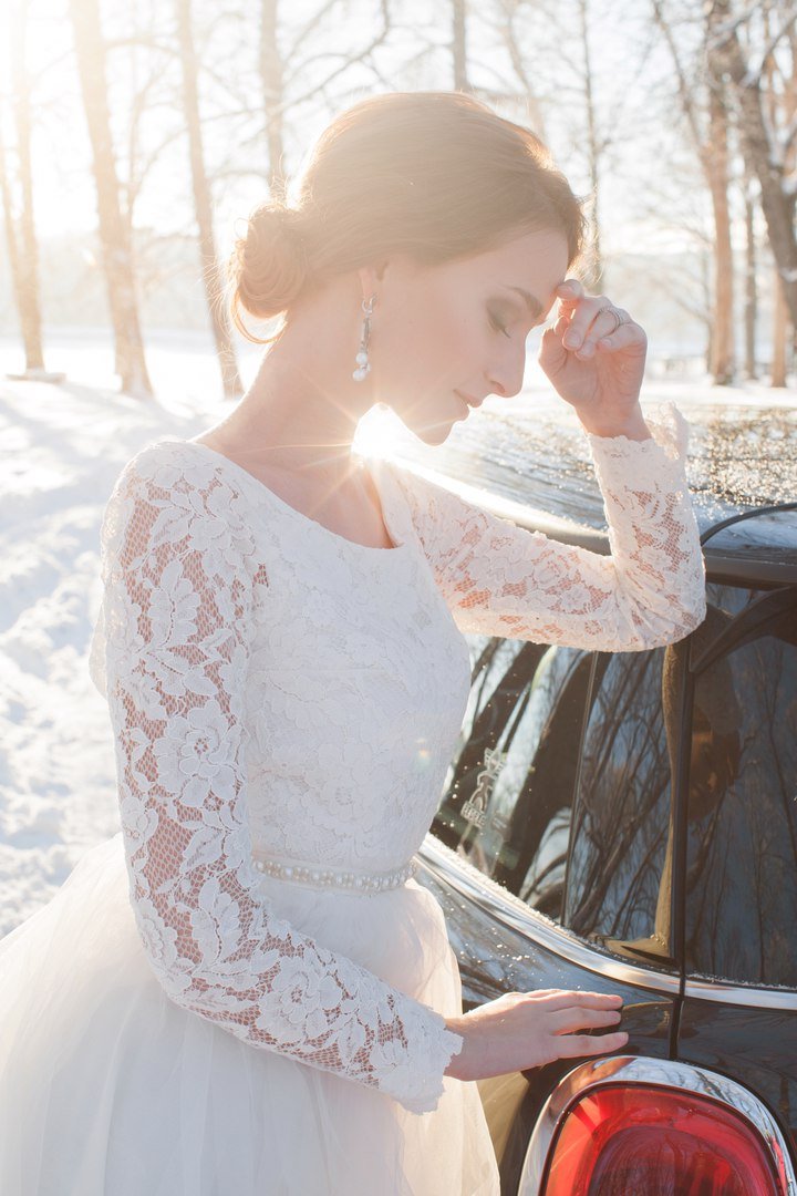 Длинный рукав свадебного платья невесты