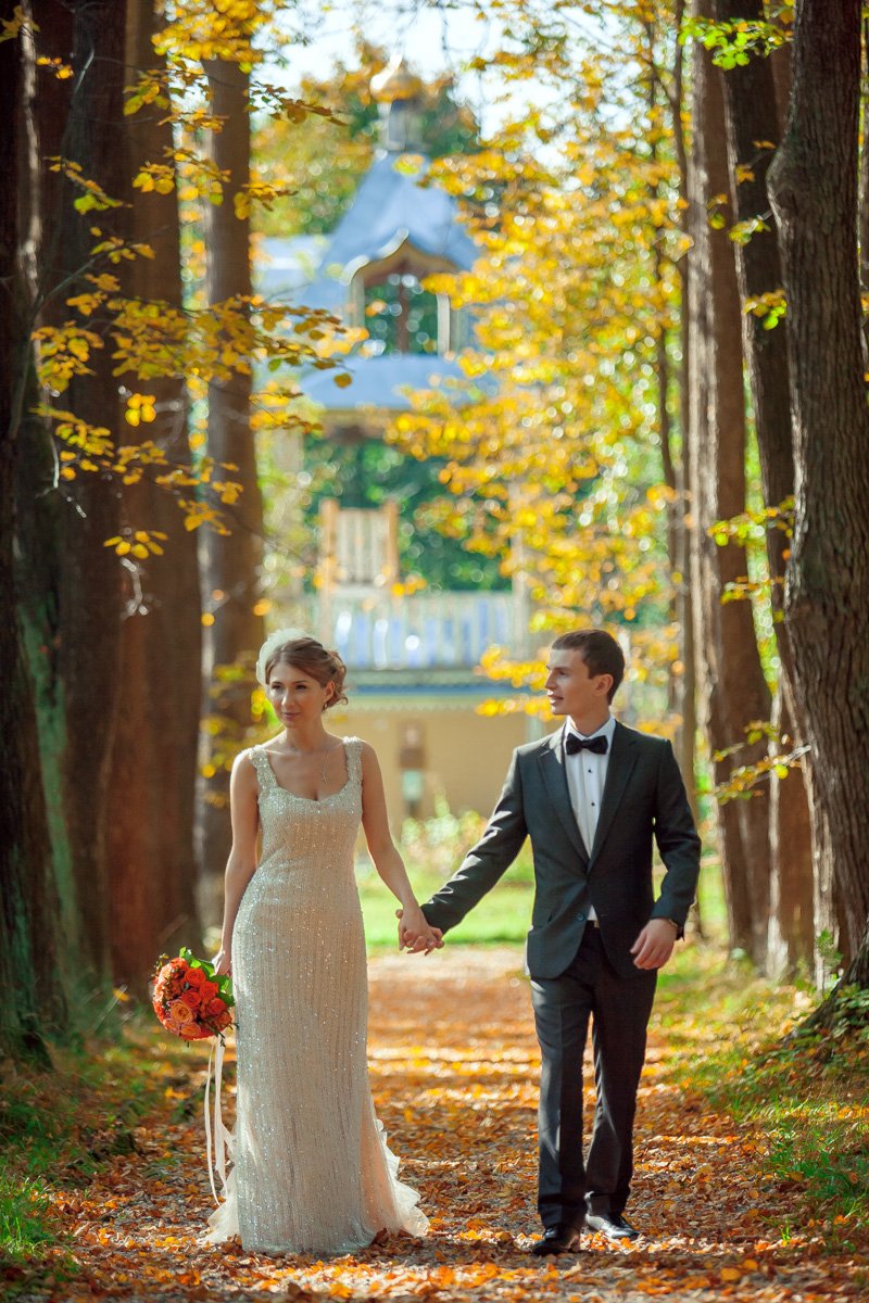 Осенняя прогулка по алее Сергея и Нины