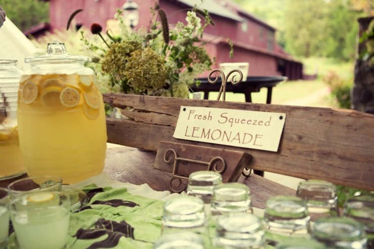 Лимонадный бар на свадьбе