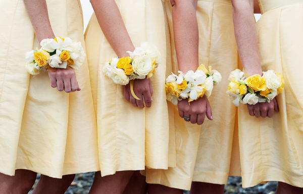Браслеты на руку из живых цветов для подружек невесты