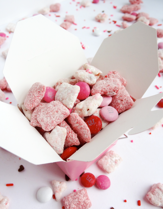 Сладкий стол: конфеты розовых оттенков